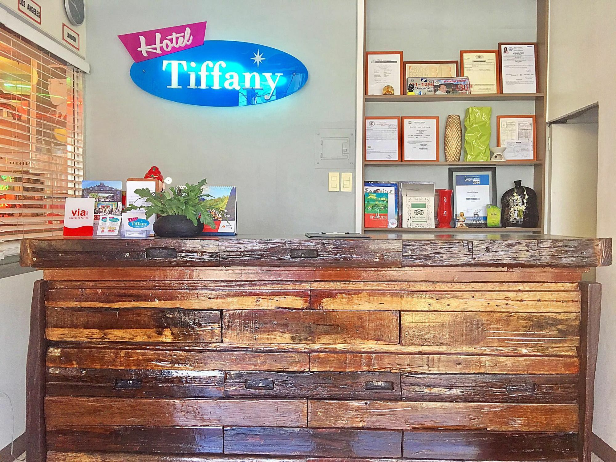 Hotel Tiffany لواوْغ المظهر الخارجي الصورة